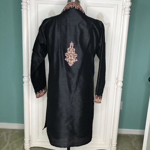 🧡 Embroidered Tunic 🧡 - Picture 4 of 12